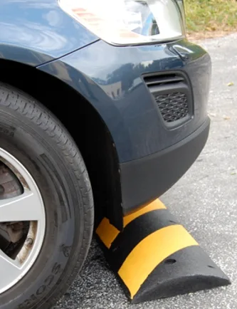 4\u0027 Heavy-Duty Rubber Speed Bump