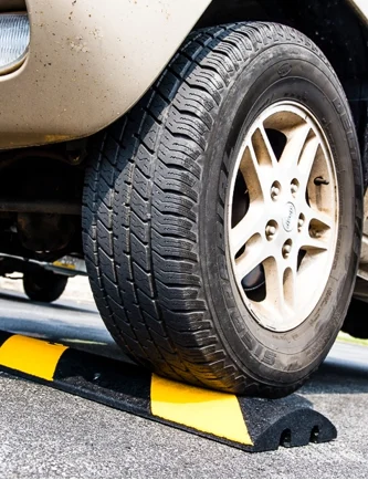 6\u0027 Reflective, Recycled Rubber Speed Bump w/5\" Lag Bolts \u0026 Anchors